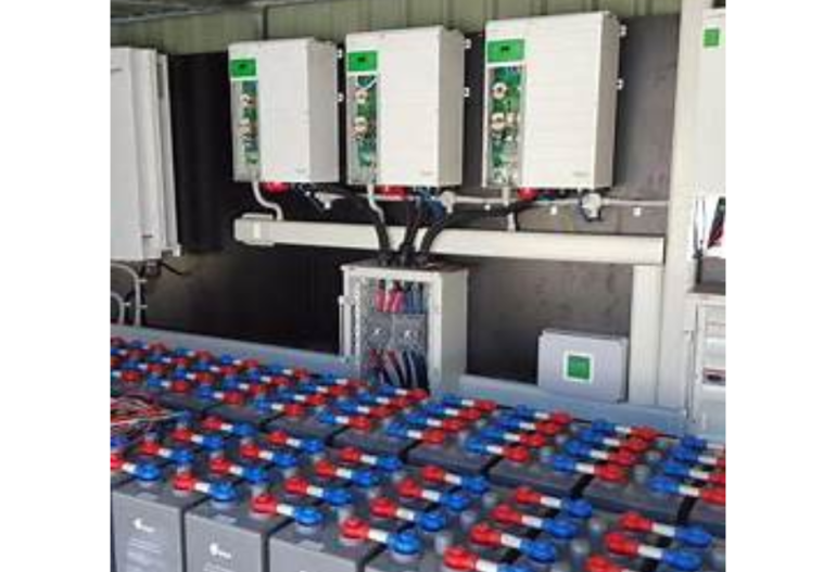 Chi phí cao do phải có pin lưu trữ lớn