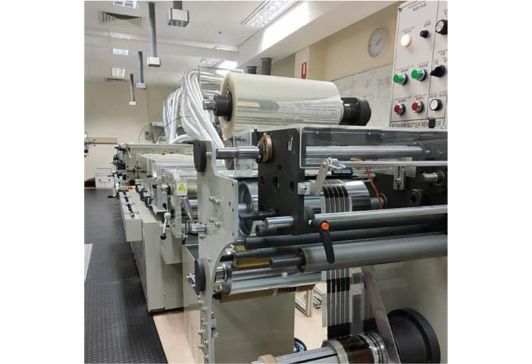 In cuộn-to-cuộn (Roll-to-Roll Printing) trong Printed Solar Cells