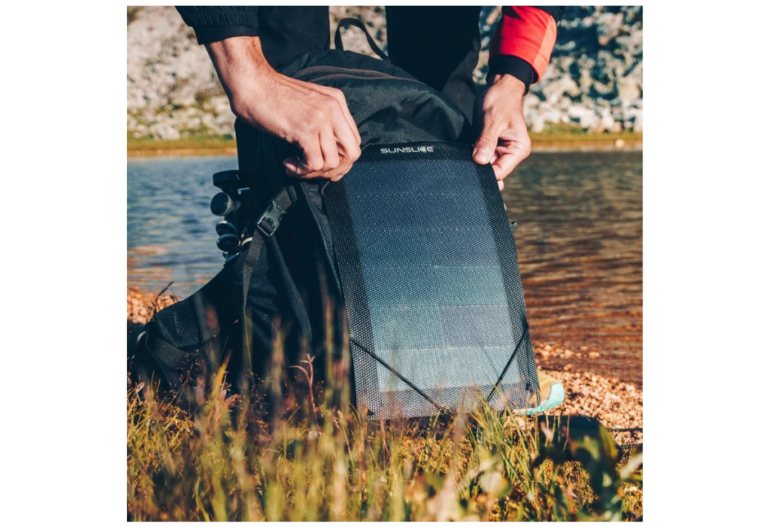 Pin mặt trời gắn balo