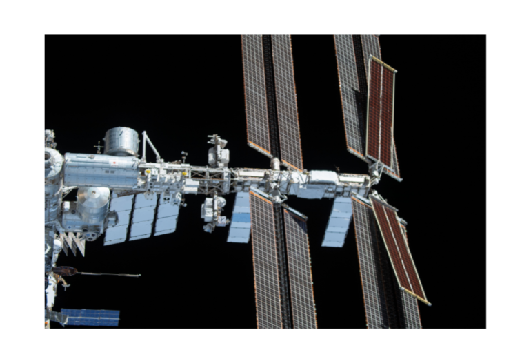 Ưu điểm pin mặt trời không gian