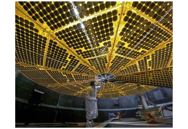 thách thức của pin mặt trời trong không gian