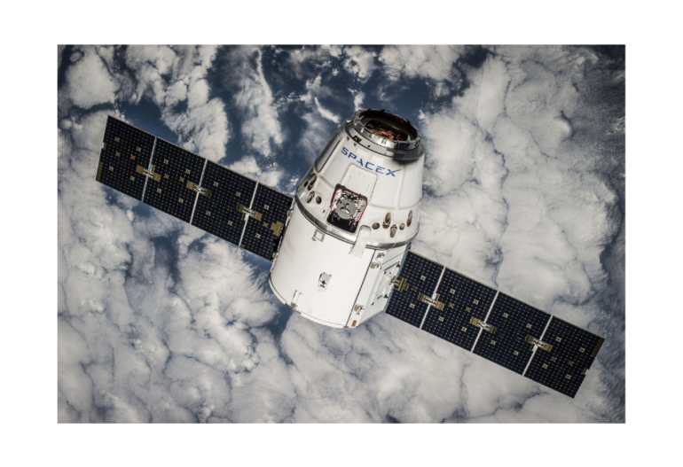 vệ tinh bung pin sau khi vào quỹ đạo